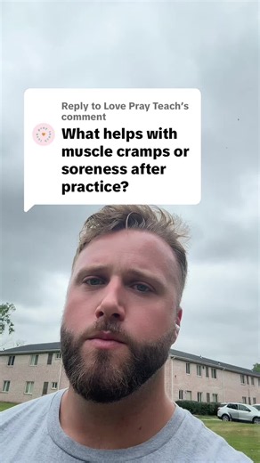 How Athletes Build Muscle for Football: Quick Tips and Routines