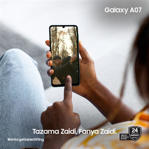 Haijalishi unasafiria wapi msimu huu, #GalaxyA07 yenye kioo ang’avu na 90Hz refresh rate inafanya safari yako kuwa laini unaposcroll, ku-browse au kucheza michezo. Jifunze zaidi: http://spr.ly/61857mQEc #UnforgettableGifting | Samsung