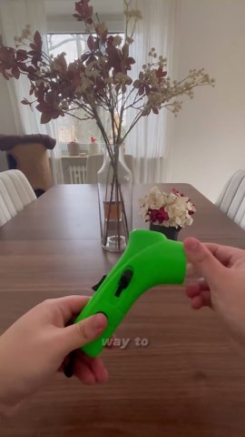 Cat Treat Gun Shooter, Cat Treat Shooter Gun, Cat Treat Launcher Gun, Cat Food Shooter, Pet Treat Snack Dispenser Toy, Interactive Dog Food Catapult, Training Puppy Shooter Feeder(2PS Black)