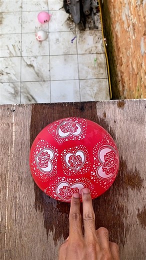 Experiment: Do water balloons explode if drop pes from a height?