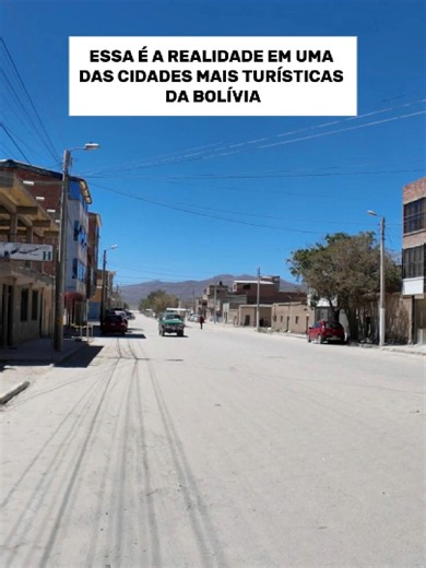 yuniuUyuni, na Bolívia, é uma cidade pequena e extremamente turística por causa do famoso Salar de Uyuni. Mas fora das paisagens surreais, a realidade da cidade chama atenção: ruas tomadas por poeira, carros completamente cobertos e casas bem simples espalhadas pelo deserto. É o tipo de lugar que mostra como alguns dos destinos mais famosos do mundo também têm uma realidade dura e muito diferente daquilo que aparece nas fotos. #vousemvolta #viagem #uyunibolivia🇧🇴 #salardeuyuni #bolivia🇧🇴