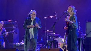 Un chorus sur un classique de Ray Charles chanté ici par Roxane Arnal. L’enregistrement de ce morceau par le Paul Butterfield Blues Band sur l’album Sometimes I Just Feel Like Smilin' contient l’un des plus beaux chorus de blues au saxophone, interprété par le mystérieux Gene Dinwiddie. Ça mérite une écoute : https://open.spotify.com/track/1fQoQUlcxTWCETuIOKW5ve?si=UTrGR92pRYOYuxTUSeAvbw (à 2’30). La présente version est en Db. Harmo en F#. Désolé !)) @roxanearnal #blues #bluesmusic #musicblues 