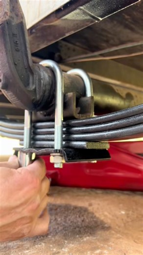 Watch as I show you the easiest way to replace a leaf spring on a trailer. #leafspring #trailerrepair #CargoTrailer #mechanic #trailer | Blonde Okie