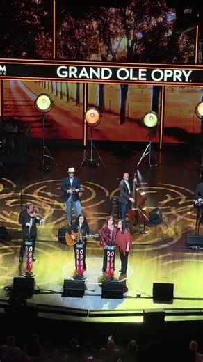 The Whites singing ‘Keep on the Sunny Side’ at the @Grand Ole Opry ☀️🌞🌅