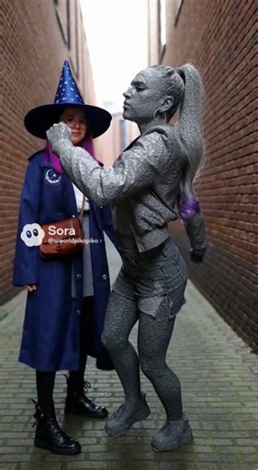 A witch who chants petrification magic in the fighting air