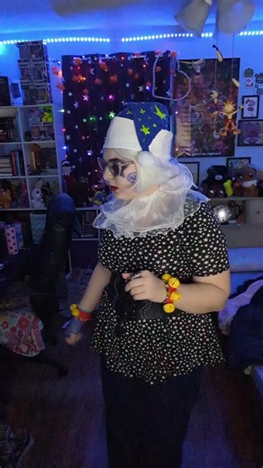 FNaF Moondrop Cosplay: Hilarious Hat Reaction