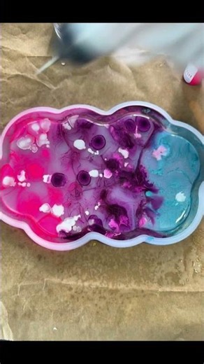 Alcohol Inks on Resin Tray #diy #diycrafts #alcoholinks