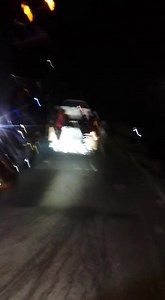 42K views · 1.1K reactions | Amigos por favor, no arriesguen sus vidas, la necesidad de llegar a sus casas es grande, pero no es para que vayan colgados atrás de los buses. En sus casas los espera su familia. Hagamos conciencia. Y señores motoristas, no permitan esto, ustedes tienen mucha responsabilidad también al permitir esto. | San Martín City | Facebook