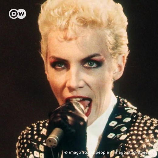 Annie Lennox celebrates her 68th birthday today! We look back on the life of the British singer, songwriter and Oscar winner. | DW Euromaxx