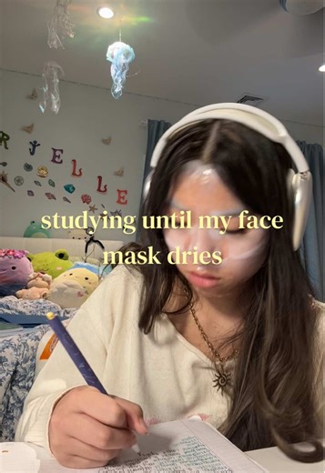 shout out to my brother for letting me use his headphones 😜 #studytok #studymotivation #notes #studytracker #skincare