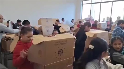 El Salvador: Kids are getting free laptops, supplies, and uniforms handed out by President Bukele himself. Bukele says: "The money is enough when nobody steals." Bukele has gone after government corruption, and made it a cornerstone of his government. #army #navy #airforce #marines #vetradiosyndicate #ElSalvador #computers #laptop #faud #ElSalvador #bukele #latinamerican #latin #waste #investigator | Vet Radio Syndicate