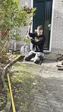In de tuin is Joost helemaal in zijn element, zeker als hij iemand kan helpen.#GAMMA #joostindetuin