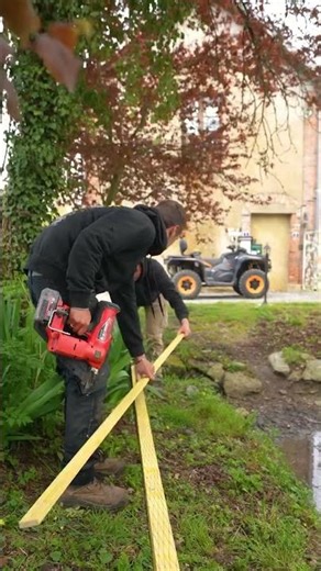 LUCIEN 😍🐣 UN FILET POUR SAUVER LES FUTURS PETITS CANARDS ! #boiserie#shorts#laboiserie#youtubeshorts