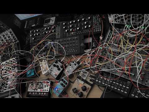 Modular Synth Sci-Fi Ambient - Perpetual Motion - Chaotic Textures