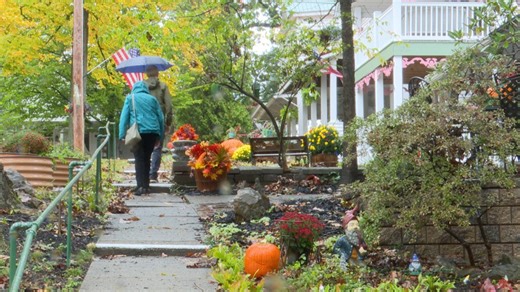 Stroll through scenic streets and tour historic cottages during Autumn at Epworth