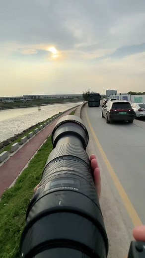 9.1K views · 1.4K reactions | First-person perspective handheld 600mm telephoto lens to shoot the plane, the old man next to him was shocked when he saw the finished film! #First-person perspective #Photography #Photographic | Photographer Army | Facebook