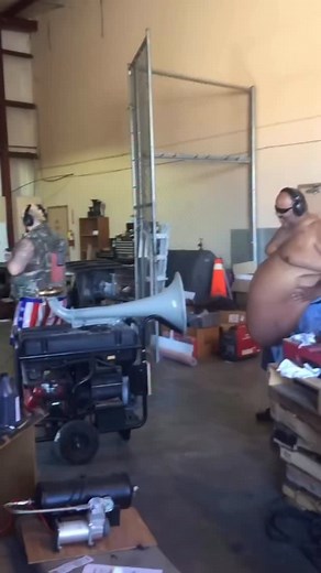 66K views · 9K reactions | Horn vs Big Boy #trainhorn #hornblasters #horn | HornBlasters.com | Facebook