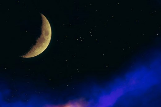 8 Powerful New Moon Spells [For Love, Money, Abundance]