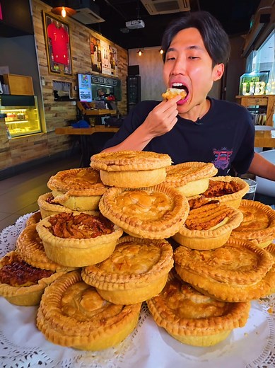 30 Meat Pie Challenge! It’s been a decade since I last had a proper Aussie meat pie, this one hits different 💯 #sgfoodie #foodchallenge