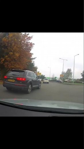 idiot driver cuts straight across roundabout #dashcam #fail