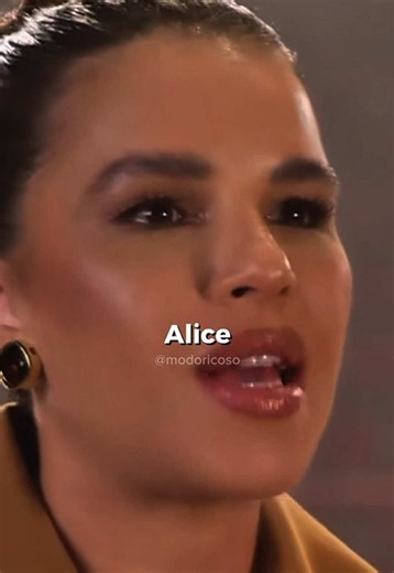 Pra quem não sabe o que quer, qualquer caminho serve Uma frase que eu amo no filme Alice no País das Maravilhas. Quando ela encontra com o gato, ela pergunta: que caminho eu escolho? Então ele diz: aonde você quer chegar? E ela responde: não sei. Ele fala: pra quem não sabe o que quer, qualquer caminho serve. @Mariana Rios @getcut.pro #marianarios #bastasentir #cutpro