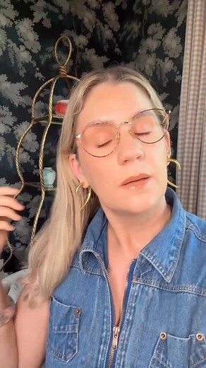 Here’s the Restor-a-Finish tutorial everyone is asking for! Comment “RESTORE” and I’ll send you all the links for this easy little project ☺️ If your vintage wood furniture looks tired, dull, or scratched — don’t panic (and definitely don’t start sanding). You can bring it back to life in under 15 minutes with a single product: Restor-A-Finish. It’s basically a magic eraser for wood. I use it anytime I find a great vintage piece that just needs a little glow-up. It revives color, hides scratches