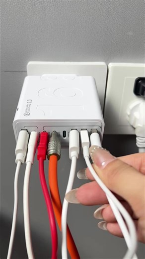 There’s so many ports #wallplug #8ports #fastcharging #ttsfinds #ttshopdeals