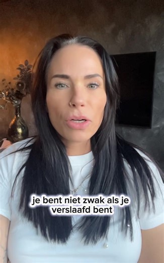 Je hoeft jezelf niet te fixen. Je mag je brein begrijpen. In simpele taal leg ik uit hoe verandering écht werkt. 👉 Link in bio — joylabel.nl #verborgenverslaving #neuroplasticiteit #herstel #brein #hoop