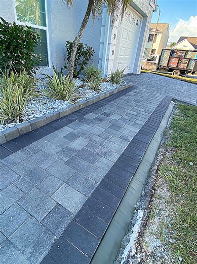 #pavers_install #paverdriveway #driveways #pavers