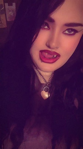 #dangerousgirl #vampire #vampygirl #altgirl #rnbmusic