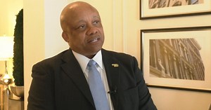 School board chooses Brian Yearwood as new JCPS superintendent