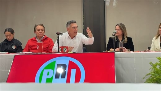 🚨 ¡Definición política adelantada! El dirigente nacional del PRI, Alejandro Moreno, dejó claro que en 2030 su partido NO postulará a un candidato o candidata presidencial ciudadano. 🗳️ Aseguró que el país no necesita solo “buenas intenciones”, sino alguien que resuelva los problemas de México. 🎥 Video: Sara Pablo | Radio Fórmula