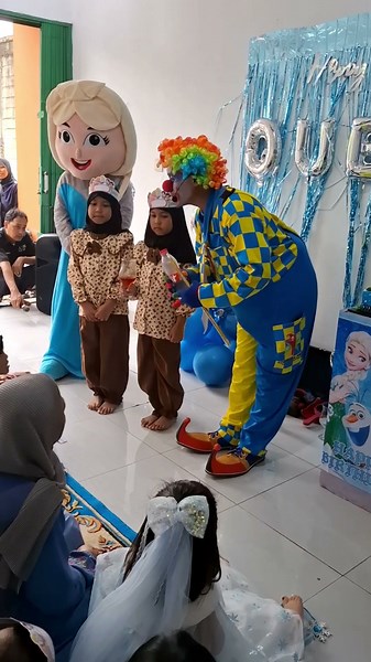 clown magic performance😍 #funnyclown #birthdayclown