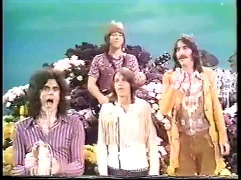 Glen & Three Dog Night - The Glen Campbell Goodtime Hour (14 Sept 1971) - Joy to the World