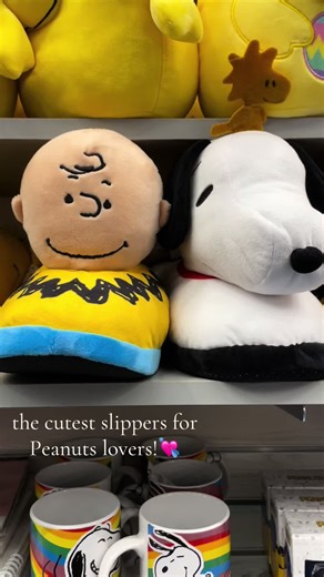 Adorable Peanuts-Themed Slippers for Fans