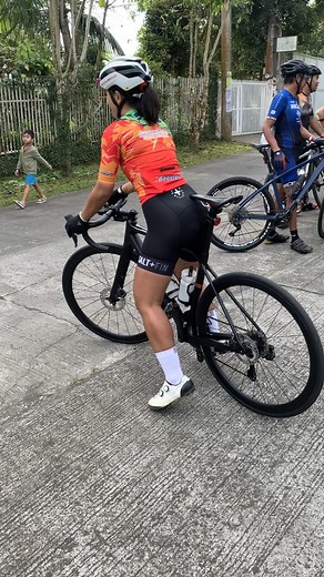 3.2M views · 10K reactions | Size 52 road bike on a 5 foot rider.. zero chance talaga 藍藍 #comedy video by Poul Aquino | Ariana Evangelista | Facebook