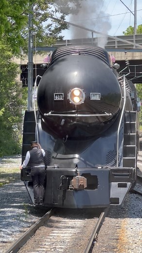 38K views · 1.5K reactions | Norfolk and Western Spirit of Roanoke 611 steam locomotive  decouples from pax car #train #reel #railroad #reelsviral | Big Trains | Facebook
