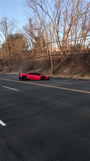 Lamborghini does donuts 🍩 #lamborghini #lambo #lamborghinihuracan #donuts #supercars #carlover