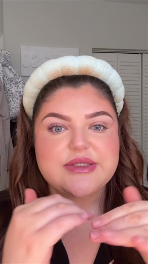 How I do my mascara👏🏻 it's not perfect but this technique has definitely saved me lol #makeuptutorial #makeup #beautytips #beautytok #mascarahacks