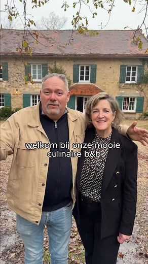 De chef-kok van EerlijkEten heeft een droom waargemaakt: zijn eigen B&B openen. In de buurt van het mooie Perigueux in de Dordogne runt hij deze plek samen met zijn vrouw Cécile. Je kunt er niet alleen heerlijk verblijven en eten, maar ook een kookworkshop volgen om de gerechten van EerlijkEten nóg beter te leren bereiden. Via de link in onze bio kun je een verblijf én kookworkshop boeken. Wij raden het absoluut aan ⭐️⭐️⭐️⭐️⭐️ | EerlijkEten