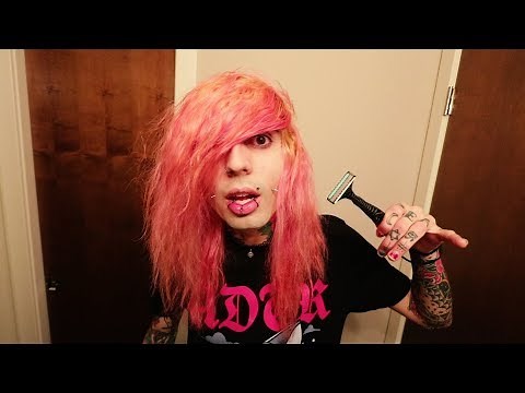 EMO/SCENE HAIR CUT TUTORIAL (Ft. Razor blade)