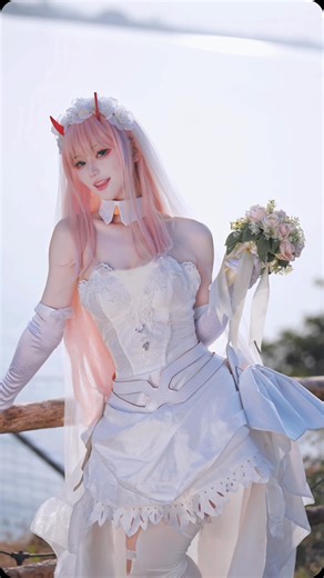 Gallery Cosplayer on Instagram: "Zero Two Cosplay ━━━━━━━━━━━━━━━━━━━━━━━━━━━━ 艺术家姓名 | Cosplayer : Senaka 来源 | Source : 抖音 | Douyin 虚构人物 | Character : Zero Two 电影 | Anime : Darling in the Franxx 如果您对本文有疑问，请通过我的个人资料中列出的电子邮件与我联系 ━━━━━━━━━━━━━━━━━━━━━━━━━━━━"