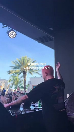get low is gonna hit every time @Dillon Francis #dillonfrancis #getlow #djsnake #edm #dj 🎥: @Mr Lets Go