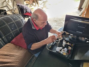 278K views · 5.9K reactions | WATCH | A South African inventor is all set to be the biggest name in light bulbs since Thomas Edison by changing lighting forever. READ MORE: https://www.iol.co.za/capeargus/news/cape-innovator-takes-up-thomas-edisons-torch-and-invents-patents-a-new-universal-socket-af44d767-1ce8-4c29-942a-24cd295a4e0a Video: Supplied | Cape Argus | Facebook