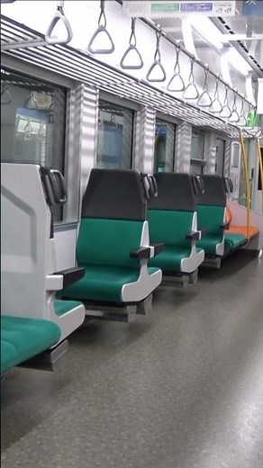 新ピカなH100形の車内（登場して間もない頃）