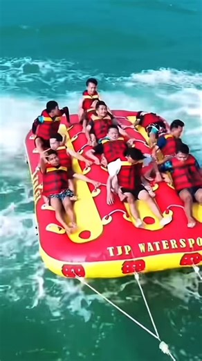 吴森 on Instagram: "Ride the waves & chase the thrill! 🚤 Our inflatable towable tubes turn every lake day into an adrenaline rush—solo, duo, or squad mode, we’ve got you covered. #watertowable #lakeadventures #inflatablefun summerthrills"