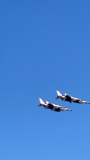 Did you see the solo pilot break past the formation head on?! 😮 | Joe Tiller
