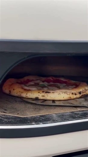 How To Pizza - Pizza drehen im Ofen - Gozney X DUVE