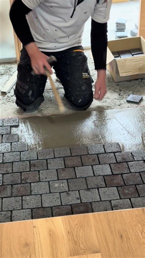 大阪の実家リノベーション進行中 Vol.12 ⇨本日は完成検査。色々出来上がってきて最高に愉しい。照明はアアルト。雪見障子。膨大な棚。設計は西井洋介さん(一級建築士事務所ROOTE）。