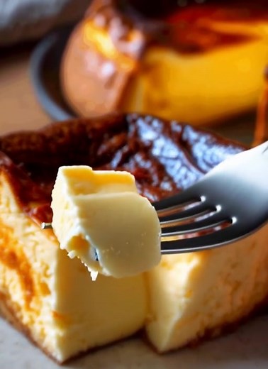 🔥 Basque Burnt Cheesecake 🍮 This Basque burnt cheesecake is incredibly creamy, rich, and lightly caramelized on top. Don’t let the “burnt” look fool you — it’s the secret to its deep flavor! Once you try it, this will be your new family favorite. ❤️ 💬 Get the Full Recipe 👇 (check c.o.m.m.e.n.t) 📌 Hashtags: #BasqueBurntCheesecake #CheesecakeLovers #CreamyDessert #TastyToobo #BakedGoodness | Christmas Home Recipes
